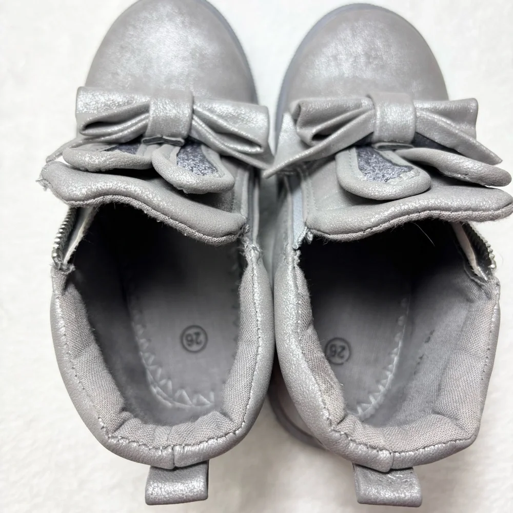 Toddler Gray -Silver Boots with Bow Detail Size 26 / US 9.5‎